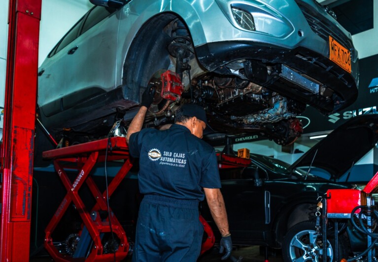 ¿Tu Toyota presenta tirones o lentitud? Conoce las 5 fallas comunes en Toyota y cómo solucionarlas